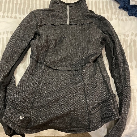 Lululemon Base Runner 1/2 Zip - Picture 2 of 4